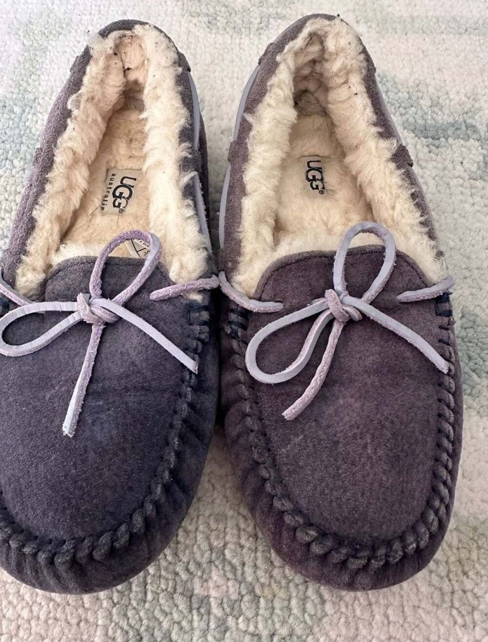 Women’s size 7 UGG Dakota Suede Moccasin Slippers